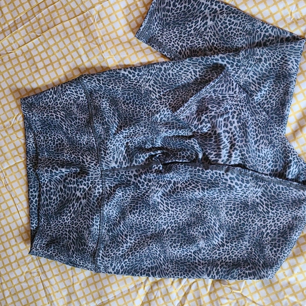 🌷4 for $24🌷 Gray Leopard Print Leggings high waist 7/8 length